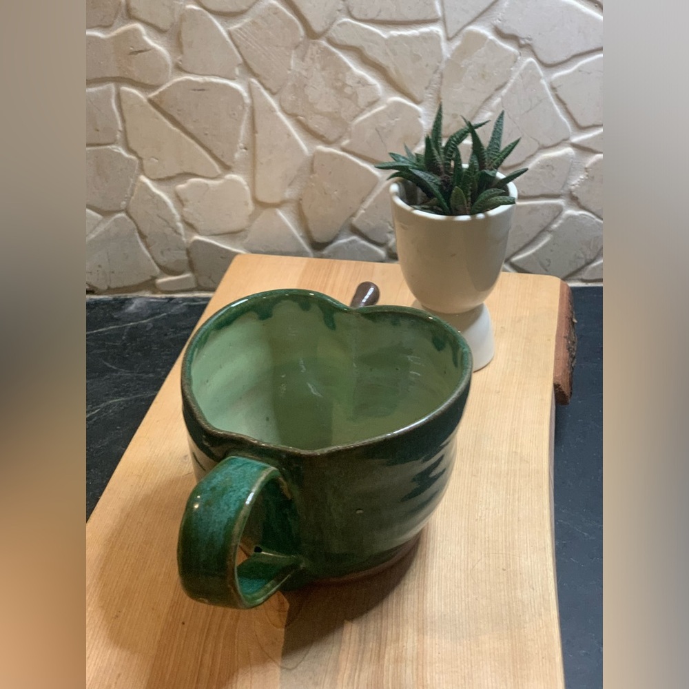 HANDCRAFTED POTTERY | Apple Shaped Mug